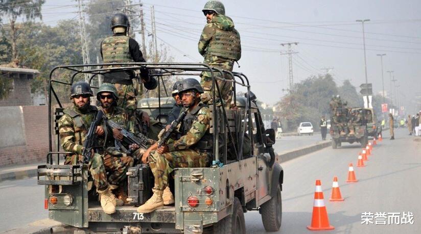 印度|新德里迎来至暗时刻，20万印军连夜逃离高原边境，莫迪这次没辙了