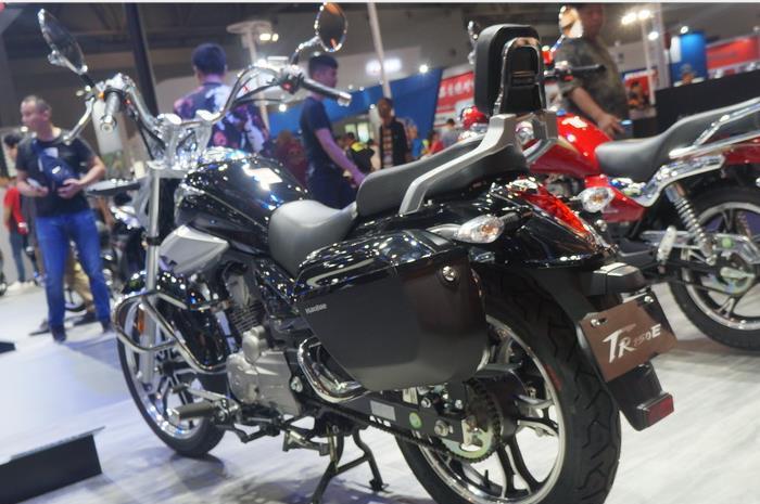 驾驶|难超越的摩托!149cc单缸风冷,离地150+五挡,均价仅1.1万