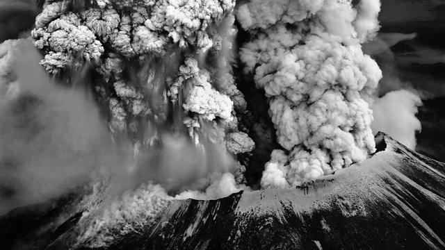 火山|美国休眠123年的狂暴火山爆发，相当1600倍原子弹爆炸