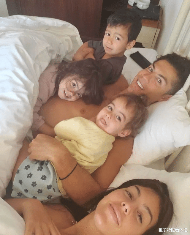 『C罗』见所未见！C罗大秀新训练装备 2小时获350万赞 球迷：女装大佬