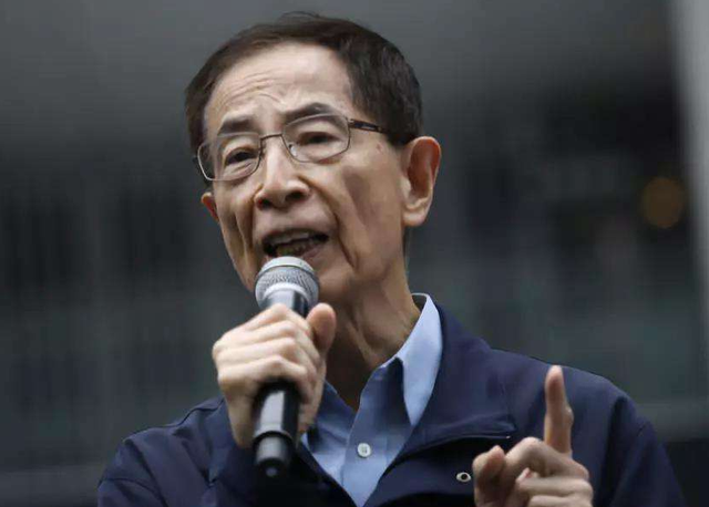 「港独」这次是真的慌了？“港独之父”跑路无门，如今企图洗白自己