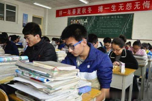 【复旦大学】高考钉子户张非，参加四次高考，集全了清华北大复旦的录取通知书