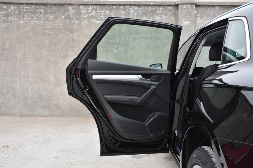 奥迪Q5|再跌8万！这才是30岁男人成功座驾，30天卖10632辆，迟早逼死途昂