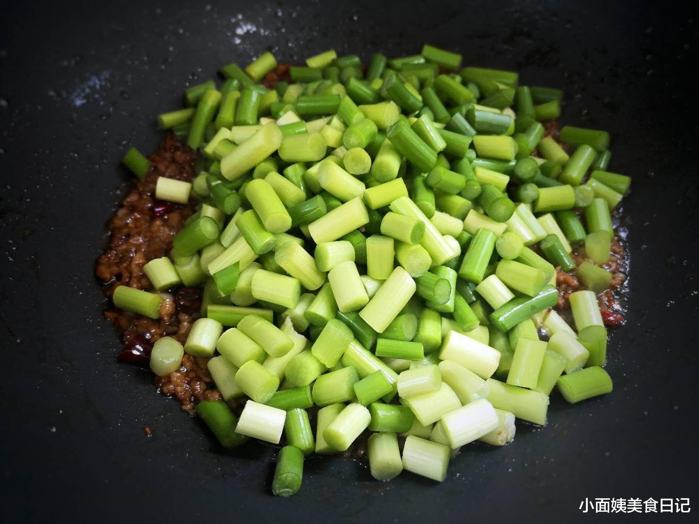 食材：它是天然“洗肠草”，清肠又杀菌，一周吃一次，给身体来个大扫除
