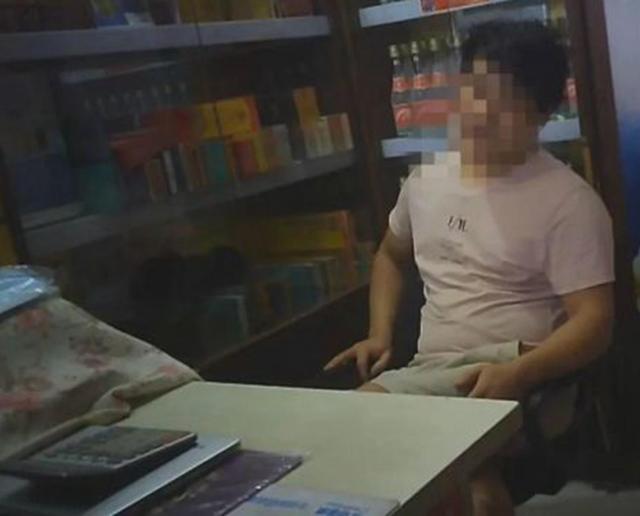 白鲸新视点|熊孩子偷走舅舅7瓶茅台，卖了白菜价，买酒老板：酒喝了没法退