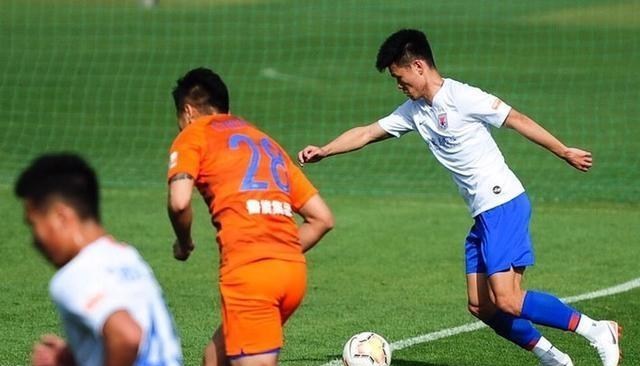 『山东鲁能』山东鲁能热身赛，李霄鹏缺少8大主力，或仍碾压对手！