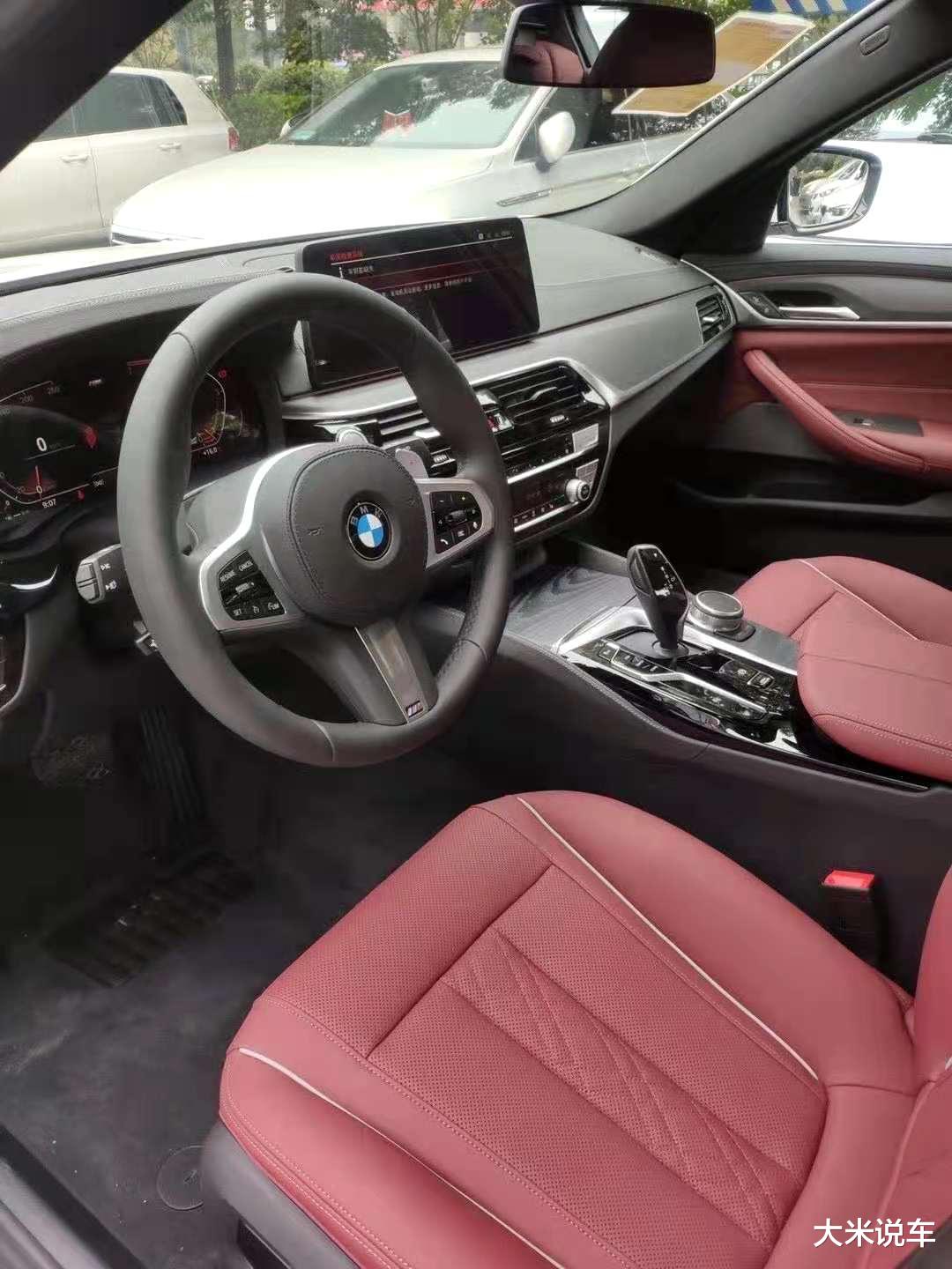 华晨集团|实拍：宝马530Li外观似7系，内饰惊艳，上市2个月开始优惠