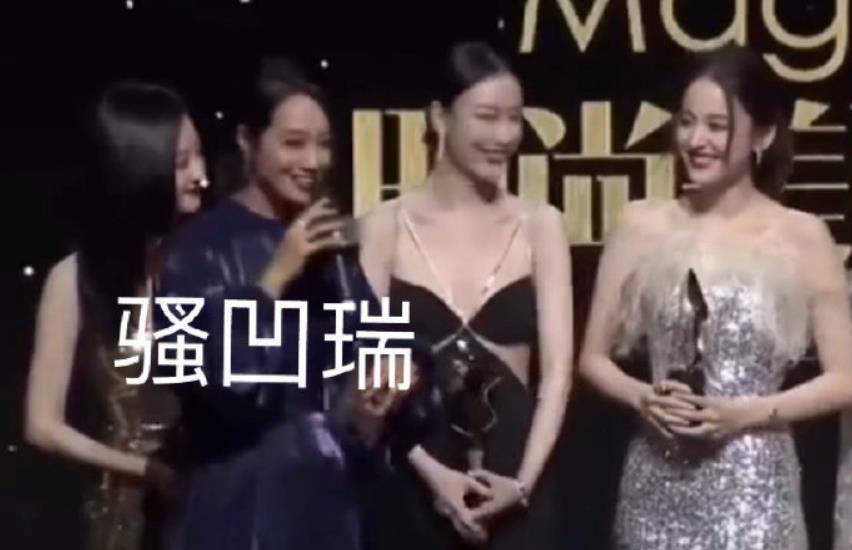『朱丹』朱丹生病住院疑情况较严重，被女儿问何时恢复显无奈：妈妈也在问医生