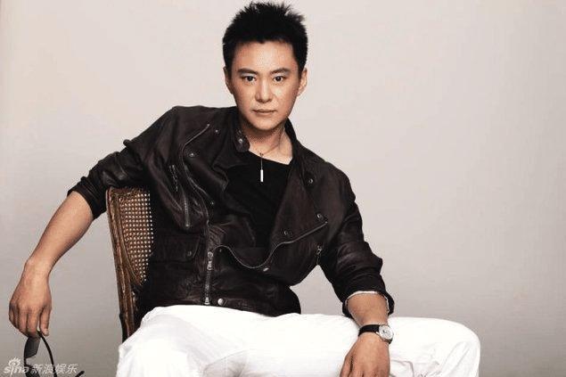 曹颖|他娶了最美央视主持人，十年龙套生涯毫无成就，现今妻子“胖成球”