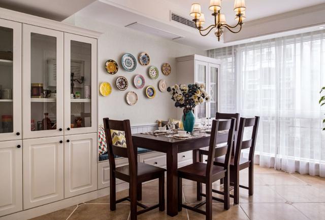 ##120平美式风，将餐厅上抬30公分，营造楼上楼下豪宅感，奢华极了