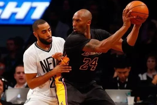 科比·布莱恩特：科比一个后卫为啥如此的钟情于背打？