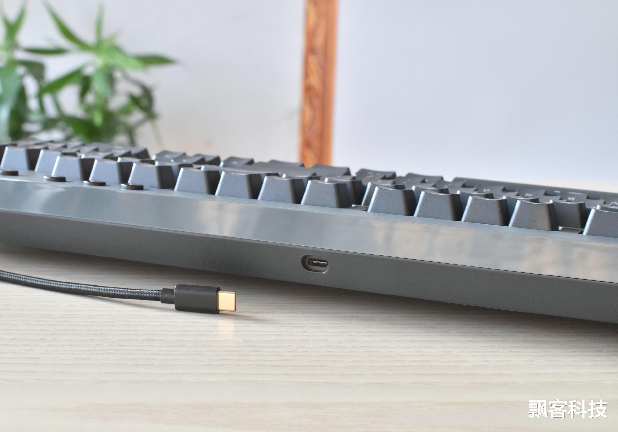 |TTC青轴爽快清脆的特性，TT曜越G521机械键盘三模无线互联体验