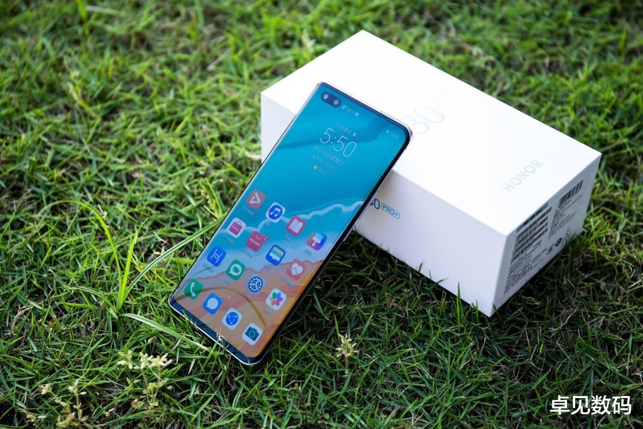 荣耀|麒麟985开始清仓，6+128G又降700元，时机到了！