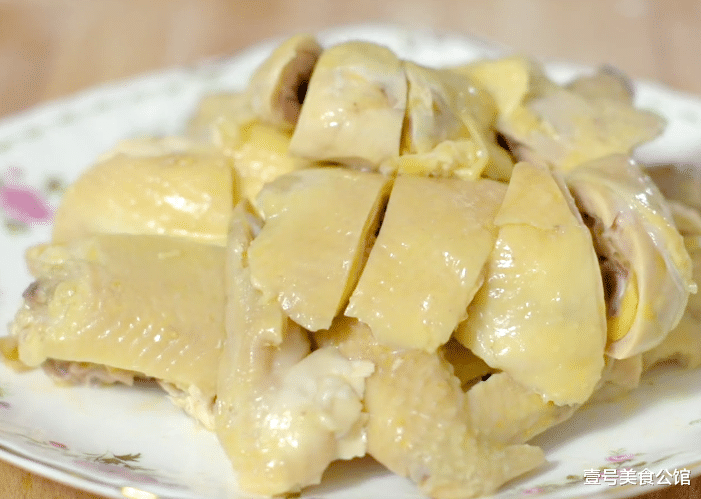 『葱油鸡』葱油鸡5分钟烹饪秘诀，鲜香嫩滑，软烂脱骨，一盘上桌不够吃