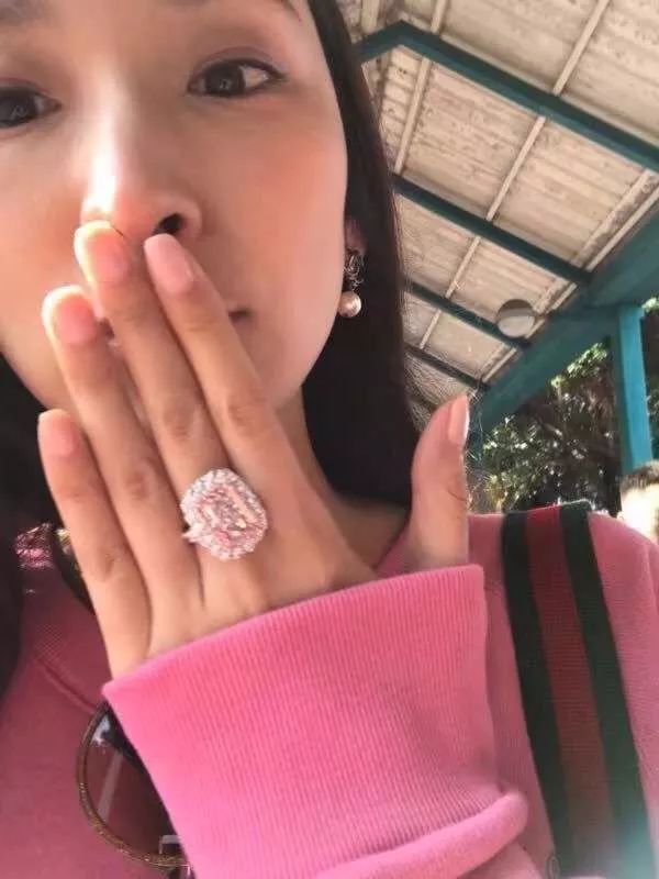 梁洛施|拒绝5亿分手费,“甩掉”300亿富二代,这个豪门弃妇又绝地翻身了