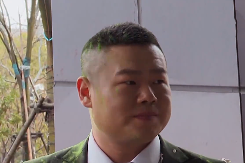 「邓伦」听到张艺兴还留在梦境中时，众人都面无表情，唯独邓伦反应不同