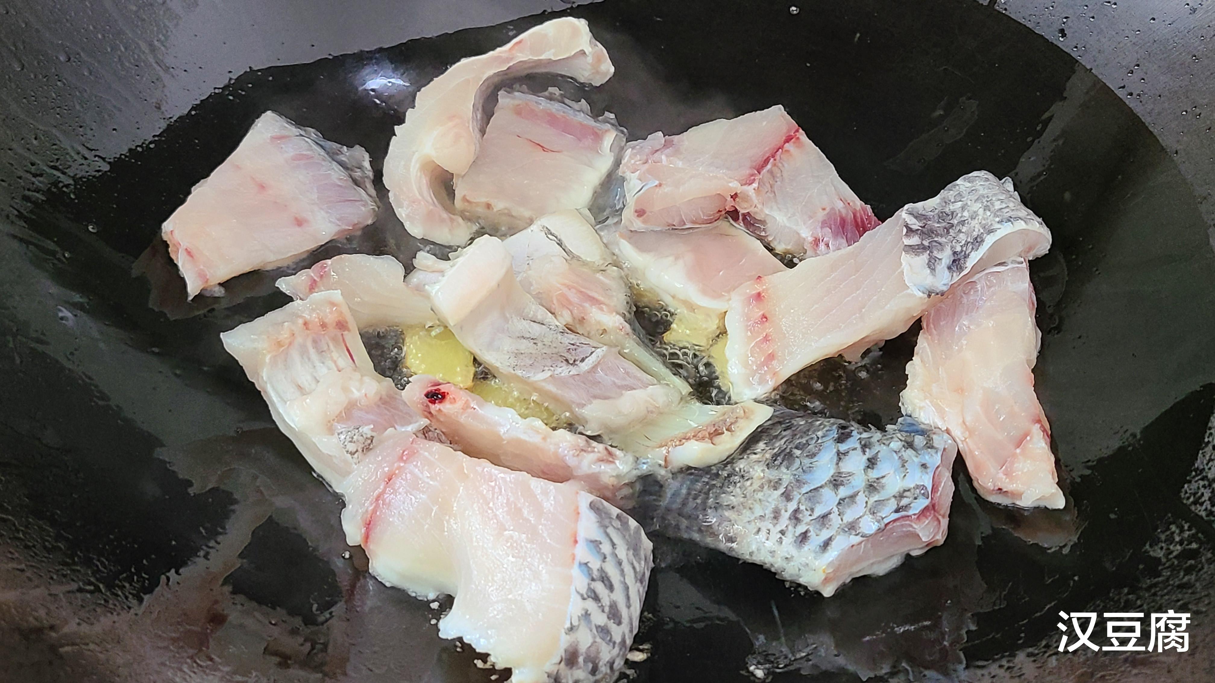 萝卜|这一道萝卜炖鱼太香了，味道鲜美做法简单，好吃又便宜