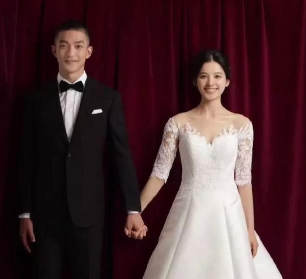 周迅|周迅放下身段力捧侄女出道,被讽最丑小龙女,到处磕CP惹人嫌