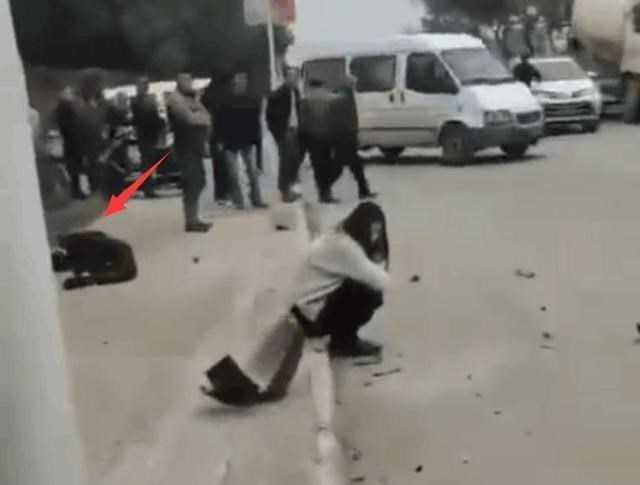 木棍的等待 福建发生一起事故，是在福州，两死一伤，惨烈现场曝光