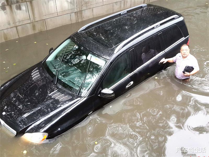 长安汽车：广东暴雨过后6万买一辆泡水豪车值吗？维修工：穷没关系，脑子是个好东西！