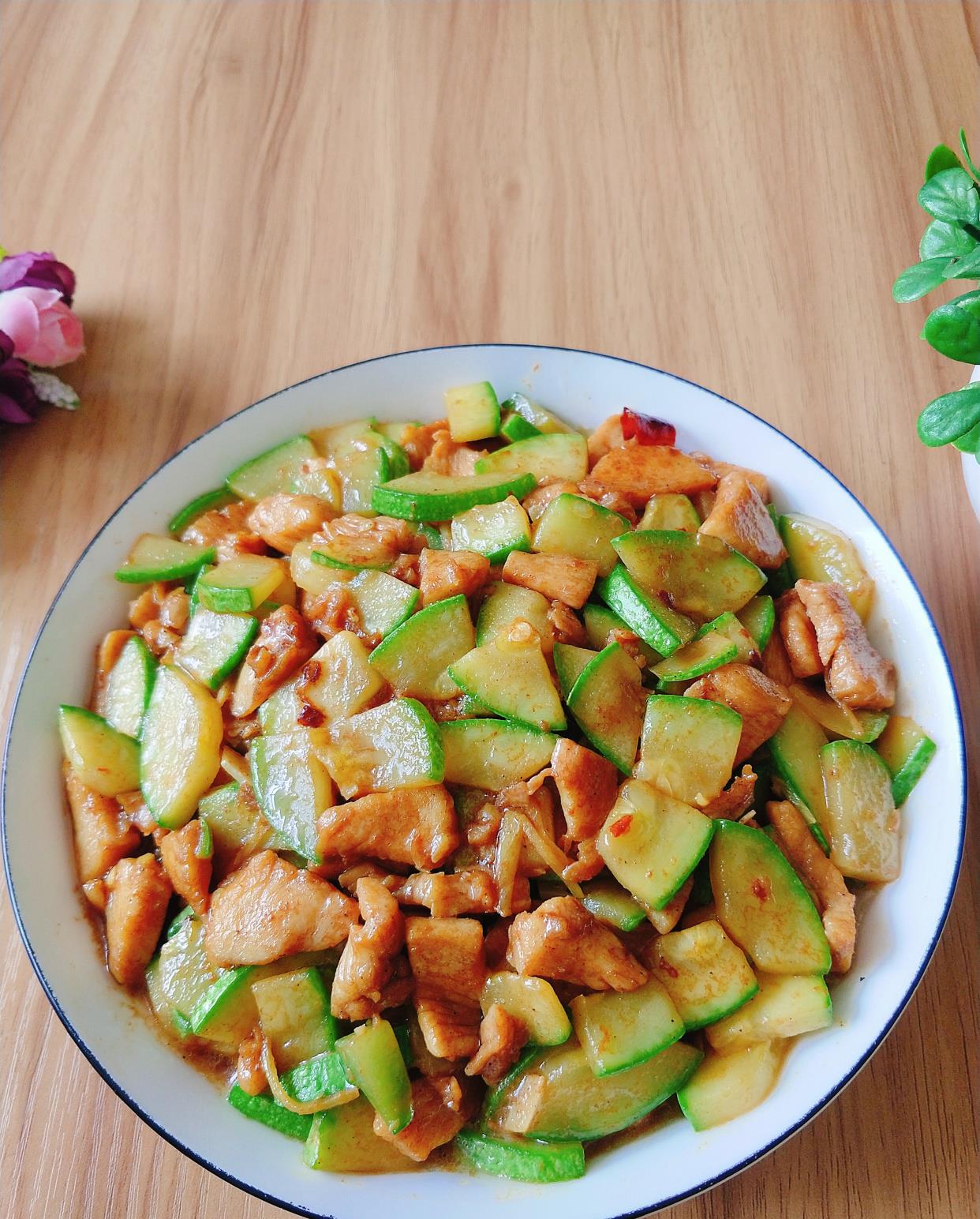 西葫芦|天热多吃这道菜，清热去火，有荤有素，低脂又健康，减肥人的最爱