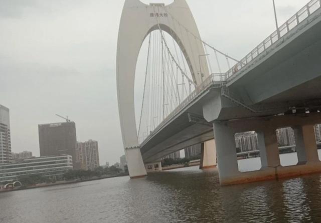 硕士研究生|家中一贫如洗,29岁湖大硕士生跳江殉情:我也做一个自私的人吧