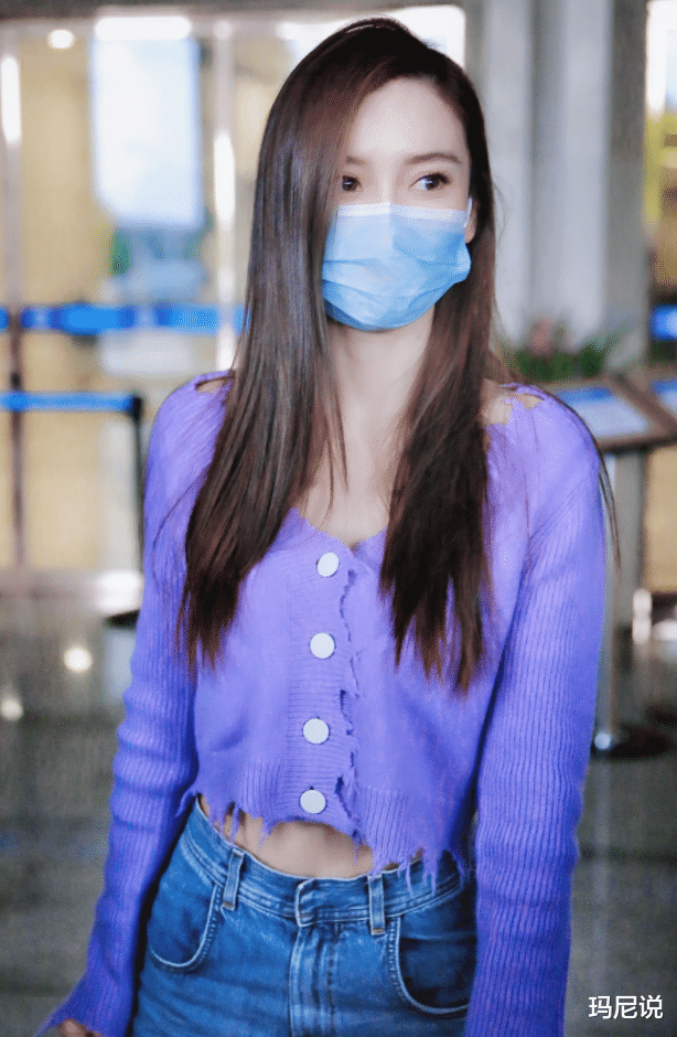 「Angelababy」《跑男》官宣后杨颖换新发型了，中分换成二八分后，立马显嫩十岁