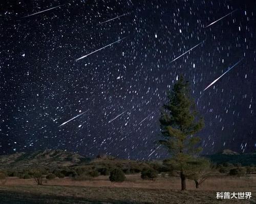 流星雨@夜空中这个位置，哈雷彗星带来的流星雨将上演高潮，亮流星很多哟