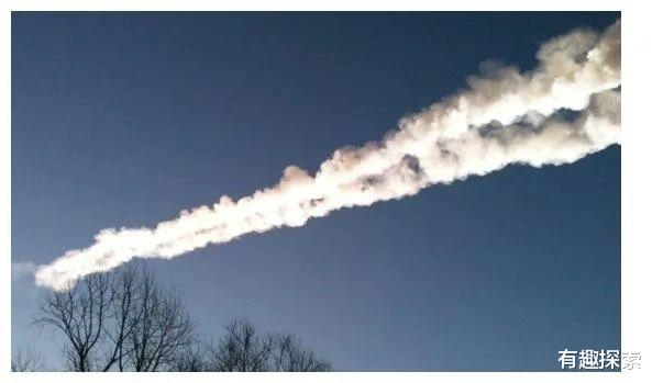 恐龙|距地面2.8万公里，一颗岩石从澳大利亚上方掠过，有人拍到照片