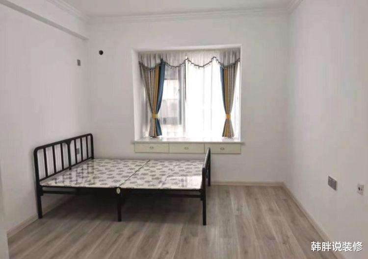 「」刚完成硬装的新房，全屋大白墙配石膏线，装修简洁却清新耐看