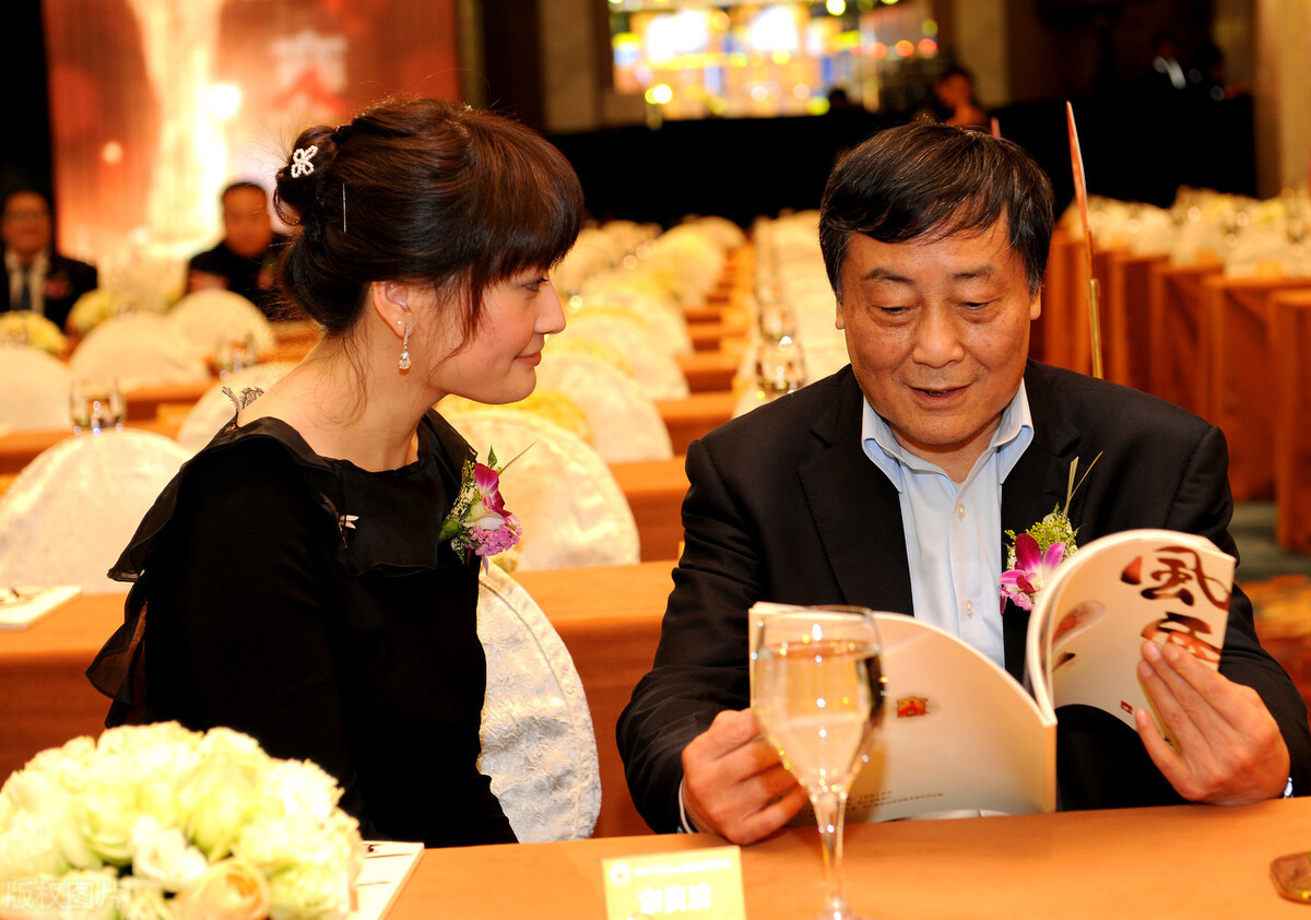 中国首富|中国首富80后女接班人：她是宗庆后独女，她有3个姐弟她有弟弟