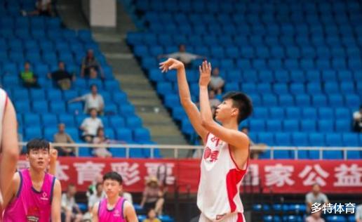 「朱芳雨」单场44分！朱芳雨又打造一争冠秘密武器，他是王仕鹏接班人？