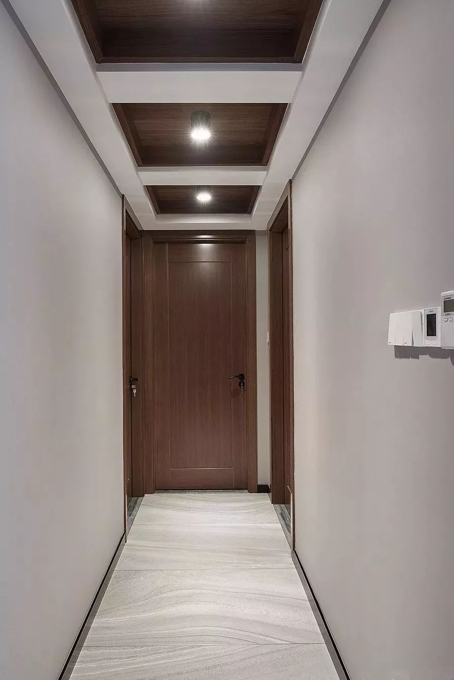 ▲狭小的玄关、过道,照着这样做吊顶,让你家更大气有层次感!