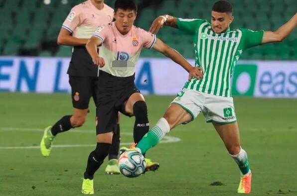 『武磊』今早6点武磊重大失误！门前3米空门不进，西班牙人队长表达不满