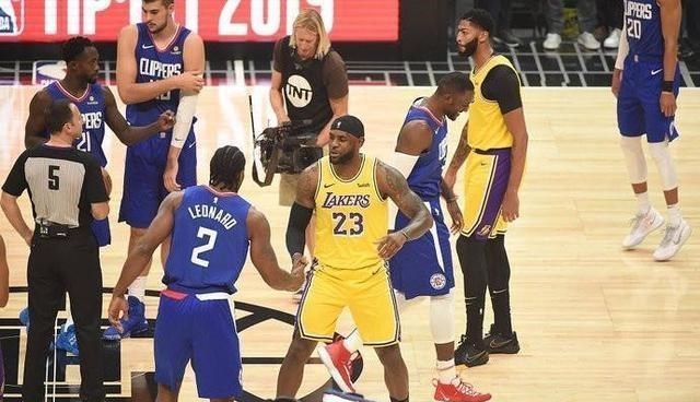 湖人队|詹眉合砍50+19+11+准绝杀!湖人首战力克快船,已露冠军相!