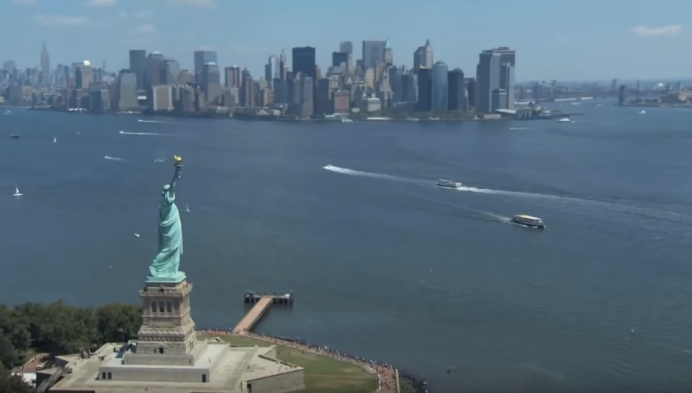 『美国』或成新的“震中”！美国十万火急发出求援信号，还抢购中国呼吸机