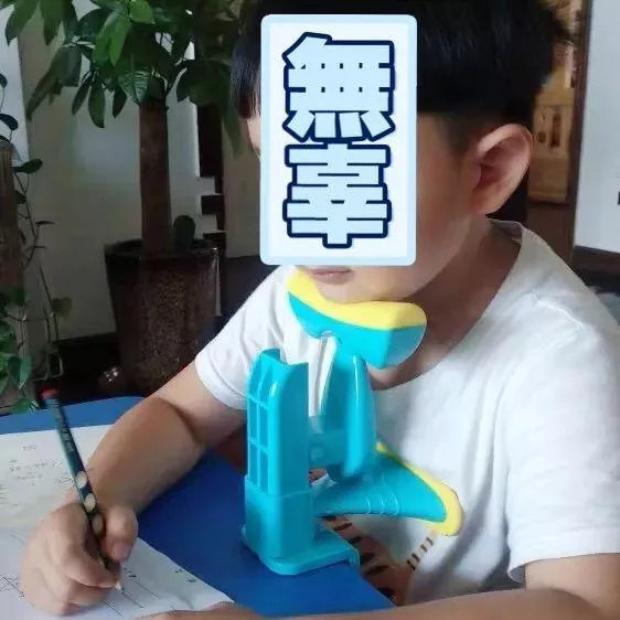 『驼背』论如何矫正坐姿，我只服中国小学生
