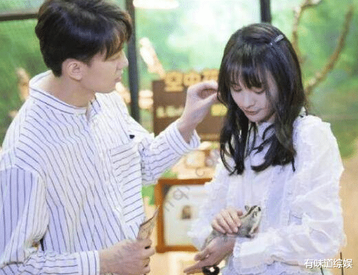 郑爽|郑爽发文回应：孩子回不了国是疫情原因，和我没关系，我没有弃养