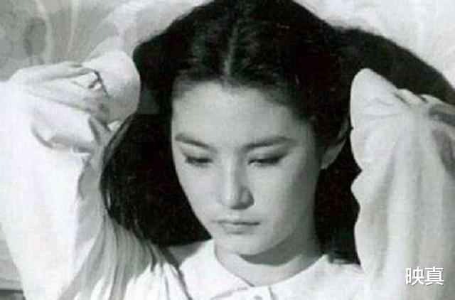 #老干妈#师生恋意外怀孕,想打胎发现是龙凤胎,家喻户晓的女儿差点被打掉