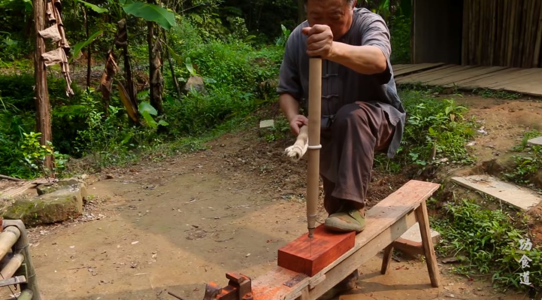 人民旅游|63岁的中国大爷做木匠活爆火！