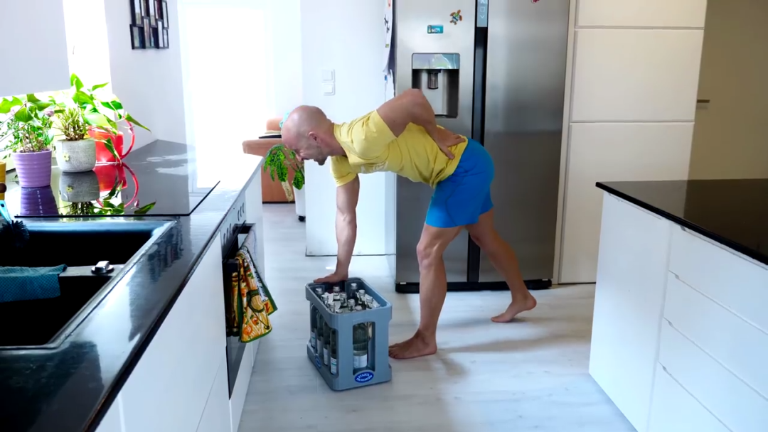 运动|腰背疼最不能练的3个动作&最适合的5个动作，别再瞎练了！