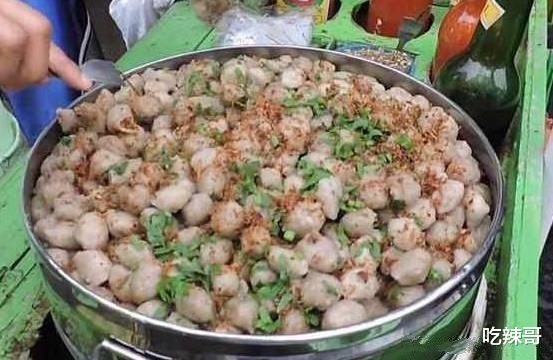 「」女子校园门口卖小吃，1元1个味道好，Q弹超萌一放学就卖光