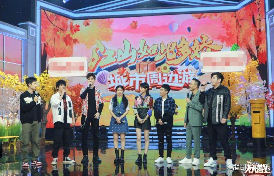 王一博|王一博强忍肚疼录节目，脸色苍白直不起腰，节目组做法很暖心