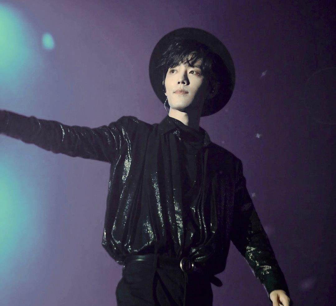 #肖战#肖战登上节目舞台，这次是《王牌对王牌》，网友：幸福来得太突然