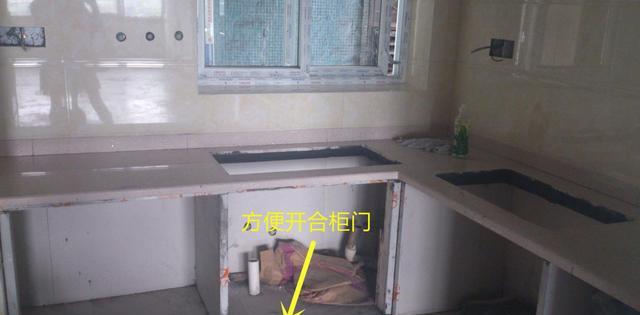 「」瓦工给橱柜加了一层底座，老婆极力反对，完工后老婆不敢吭声了