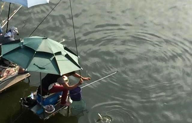 @每逢节假日,这样的钓鱼人总会令人讨厌