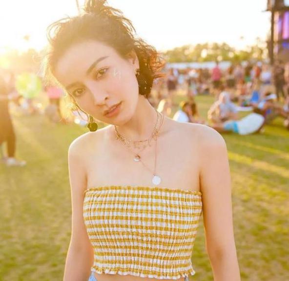 「冻龄」李佳琦随手晒出的平价精华液，没想到遭网友疯抢，被称为“平价兰蔻”