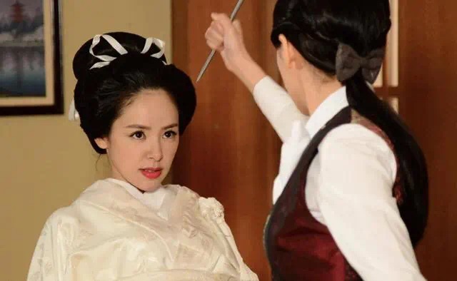 【降魔的2.0】TVB小花凭借《降魔的2.0》人气急升，连推两部剧，疑似升级为人母