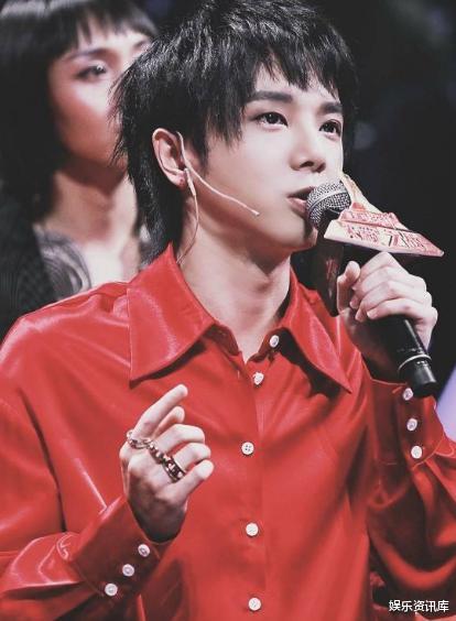 郑希怡|从人气歌手到无人问津,以翻唱别人歌曲为荣,被朴树发文怒怼。