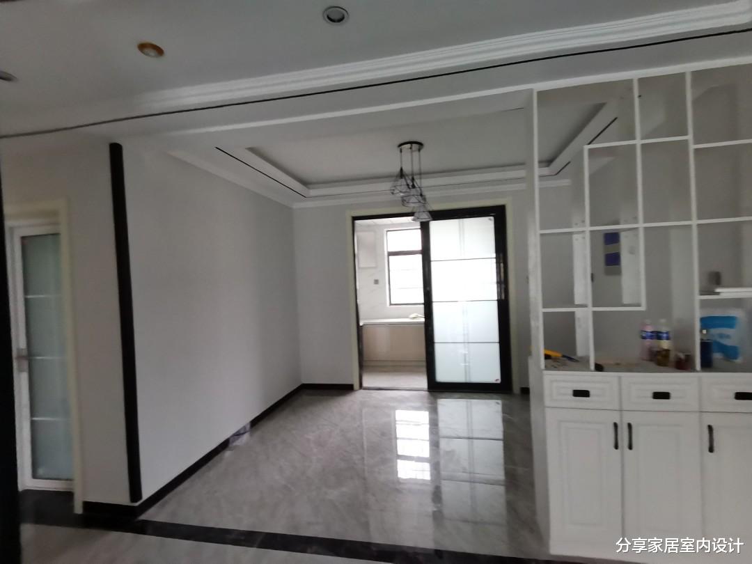 |新房省钱装修，自己设计，全屋铺瓷砖，电视墙不做一点造型！